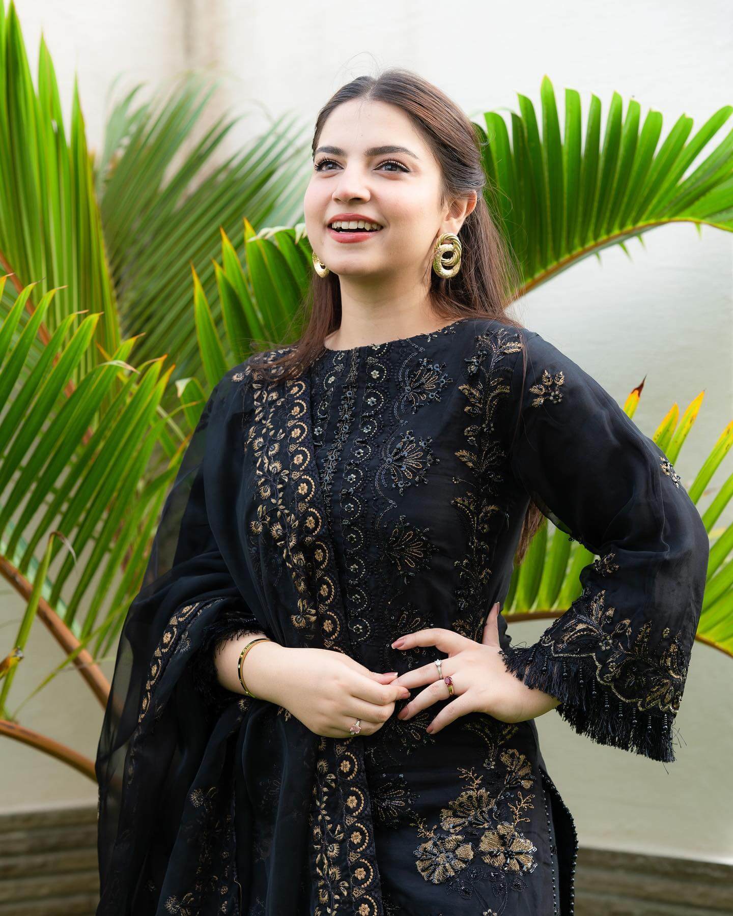 3 Piece Unstitched Heavy Embroidered Lawn Suit ( Fully Embroidered Organza Dupatta ) - Motif