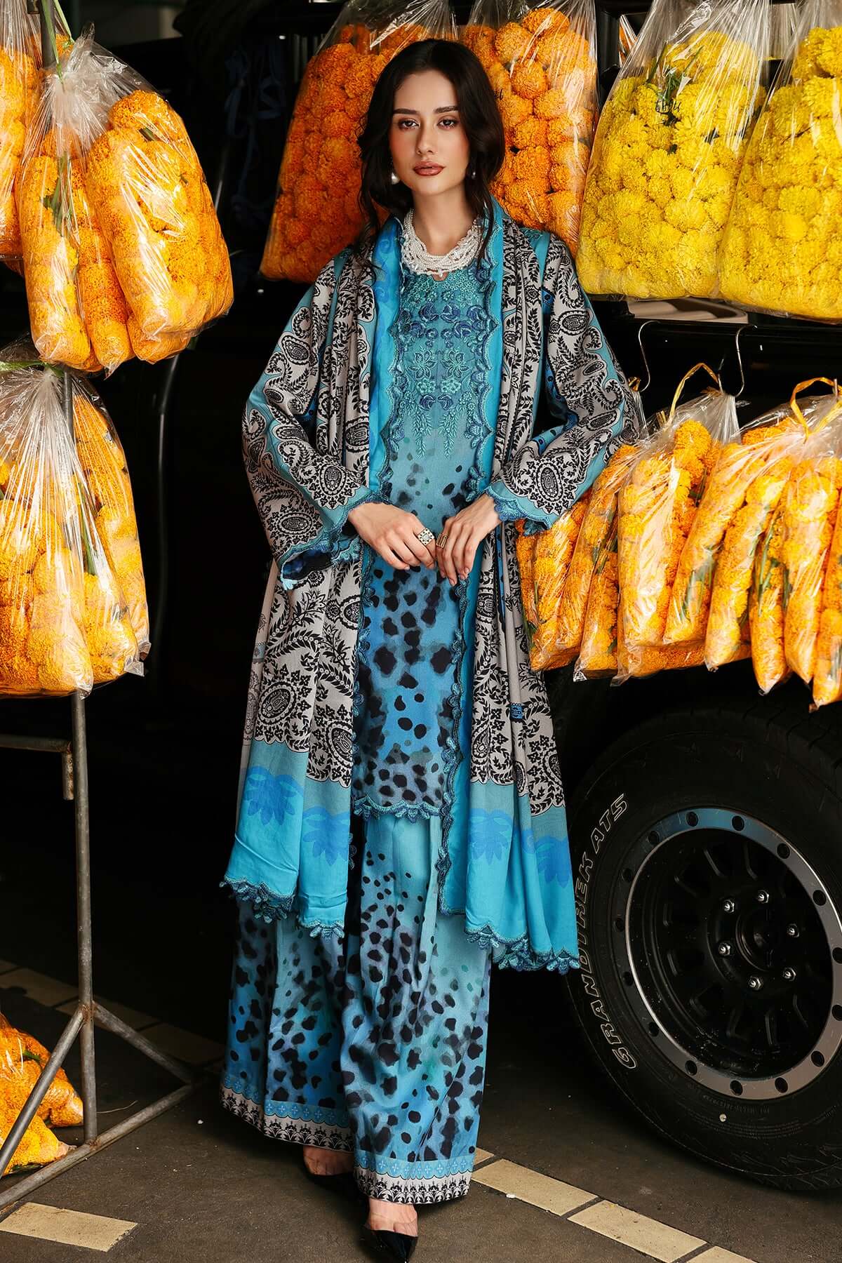 Unstitched 3 Piece Digital Printed Khaddar Suit With Printed Khaddar Dupatta