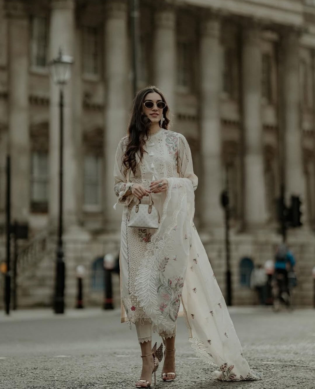 Unstitched 3 Piece chicken kari Embroidered Lawn Suit With Embroidered Organza Dupatta