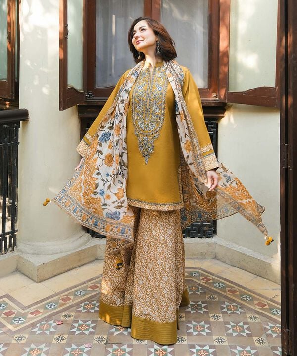 Unstitched 3 Piece Embroidered Lawn Suit With Printed Polly Lawn Dupatta