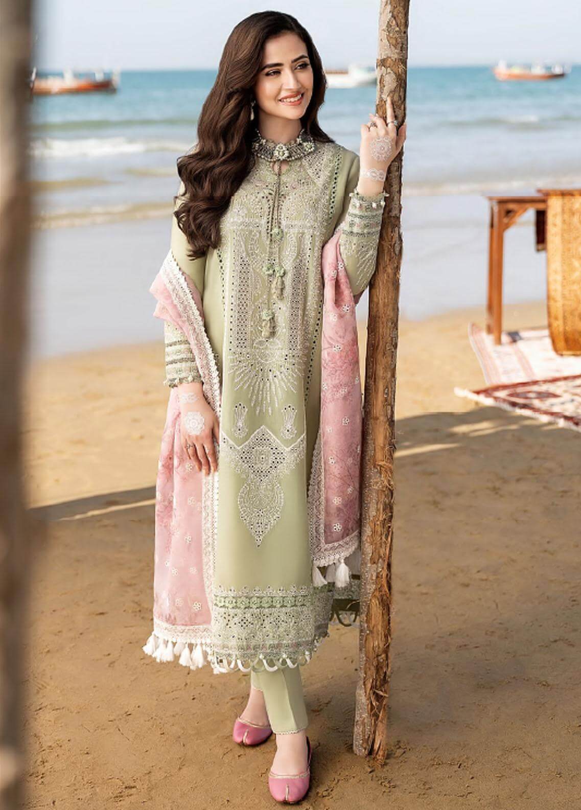 3 Piece Unstitched Heavy Embroidered Chickan Kari Lawn Suit ( Printed Organza Dupatta ) - Motif