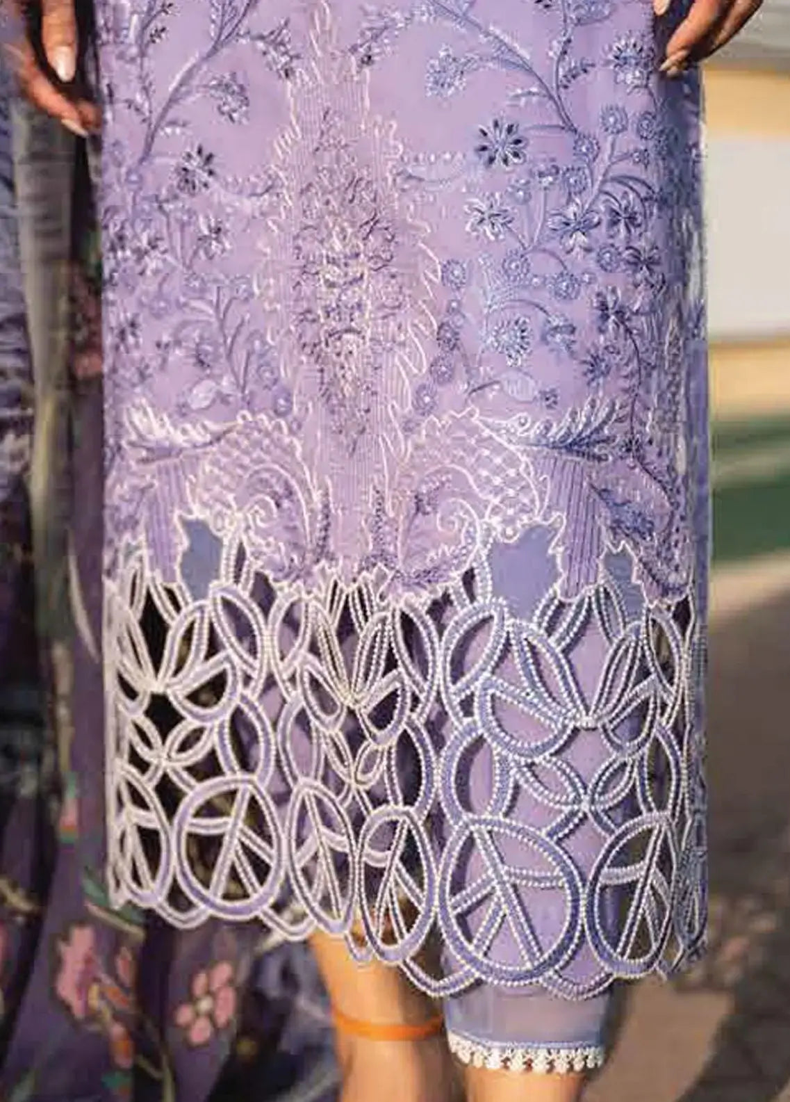 3 Piece Unstitched Heavy Embroidered Lawn Suit ( Printed Silk Dupatta ) - Motif