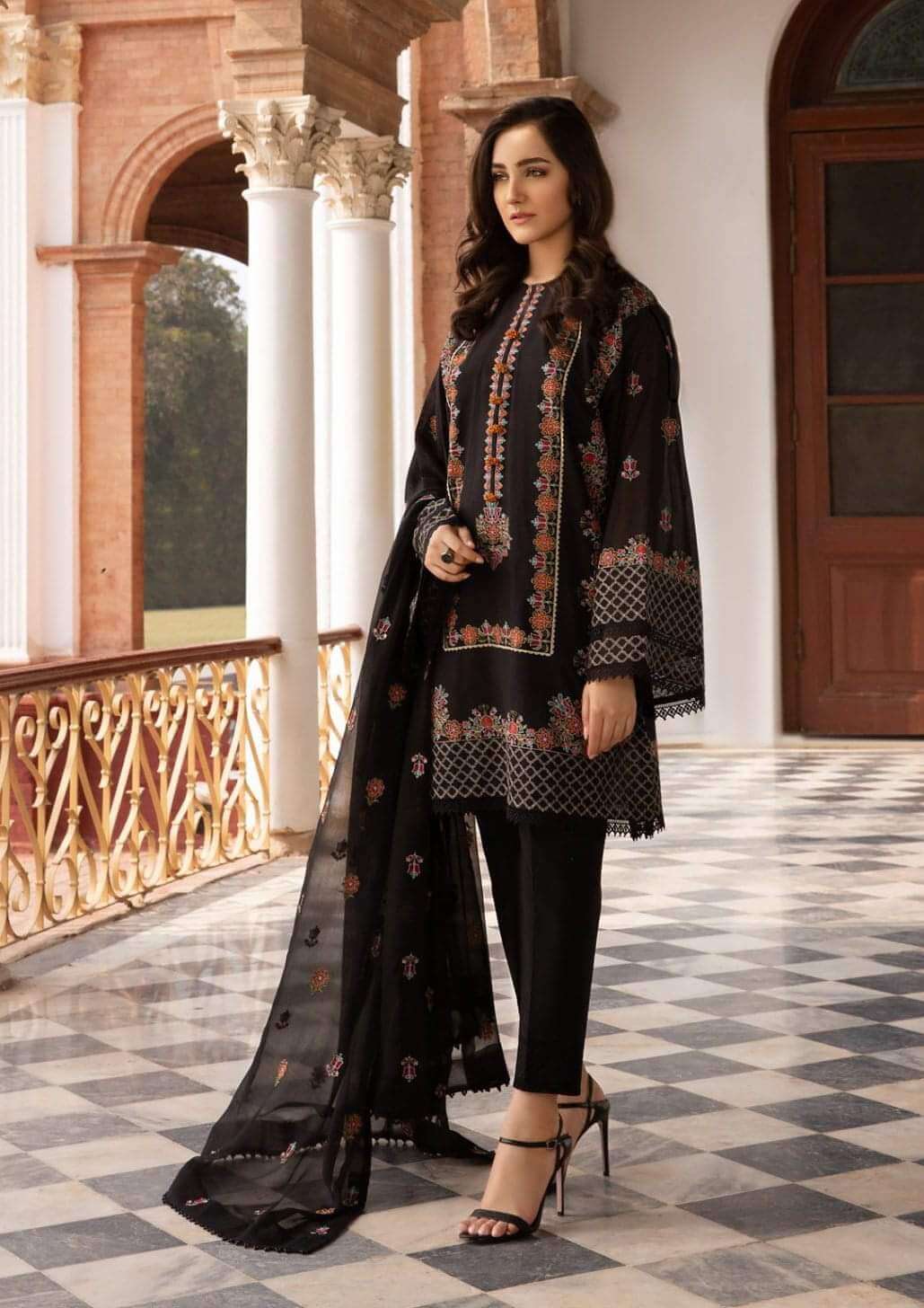 3 Piece Unstitched Heavy Embroidered Lawn Suit ( Full Embroidered Chiffon Dupatta ) - Motif