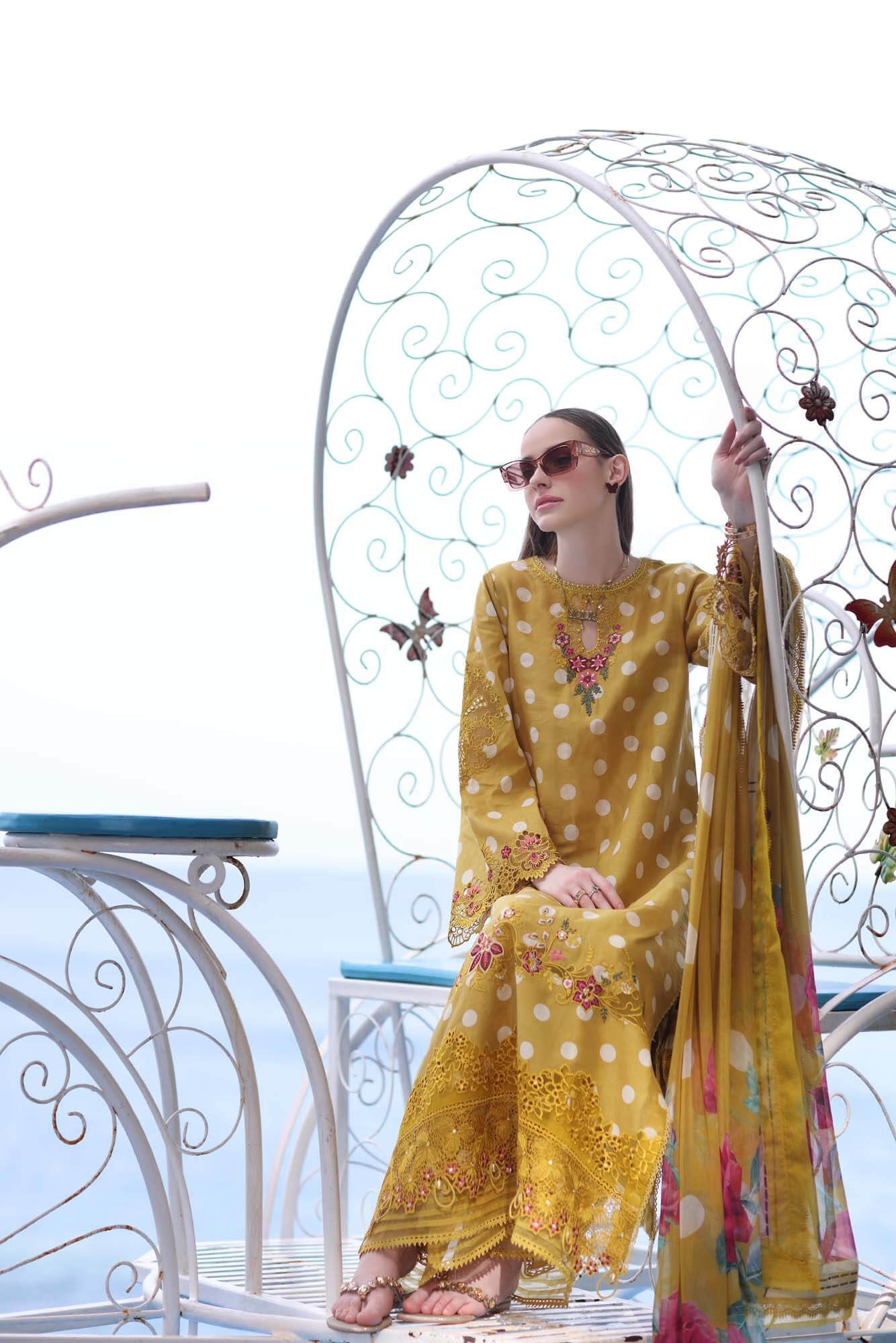 3 Piece Unstitched Embroidered Lawn Suit ( Printed Monaar Zari Dupatta ) - Motif
