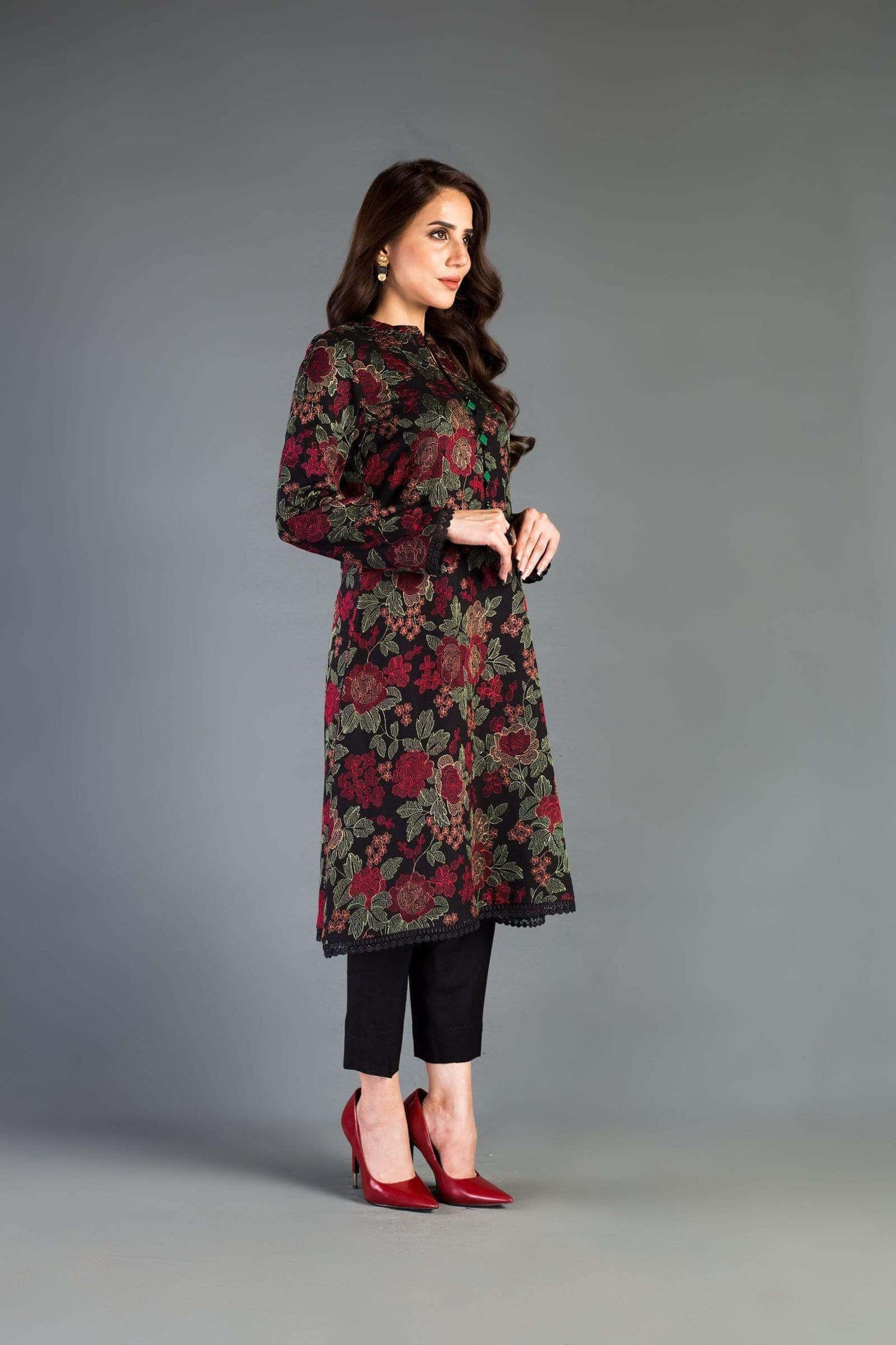 3 Piece Unstitched Heavy Embroidered Lawn Suit ( Full Embroidered Bamber Chiffon Dupatta ) - Motif