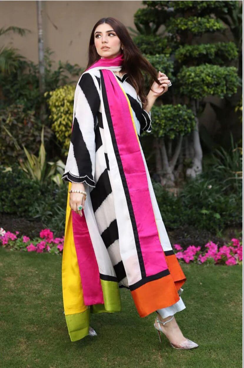 3 Piece Unstitched Digital Printed Viscose Suit ( Digital Printed Viscose Dupatta ) - Motif