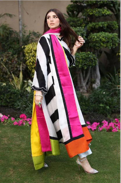 3 Piece Unstitched Digital Printed Viscose Suit ( Digital Printed Viscose Dupatta ) - Motif