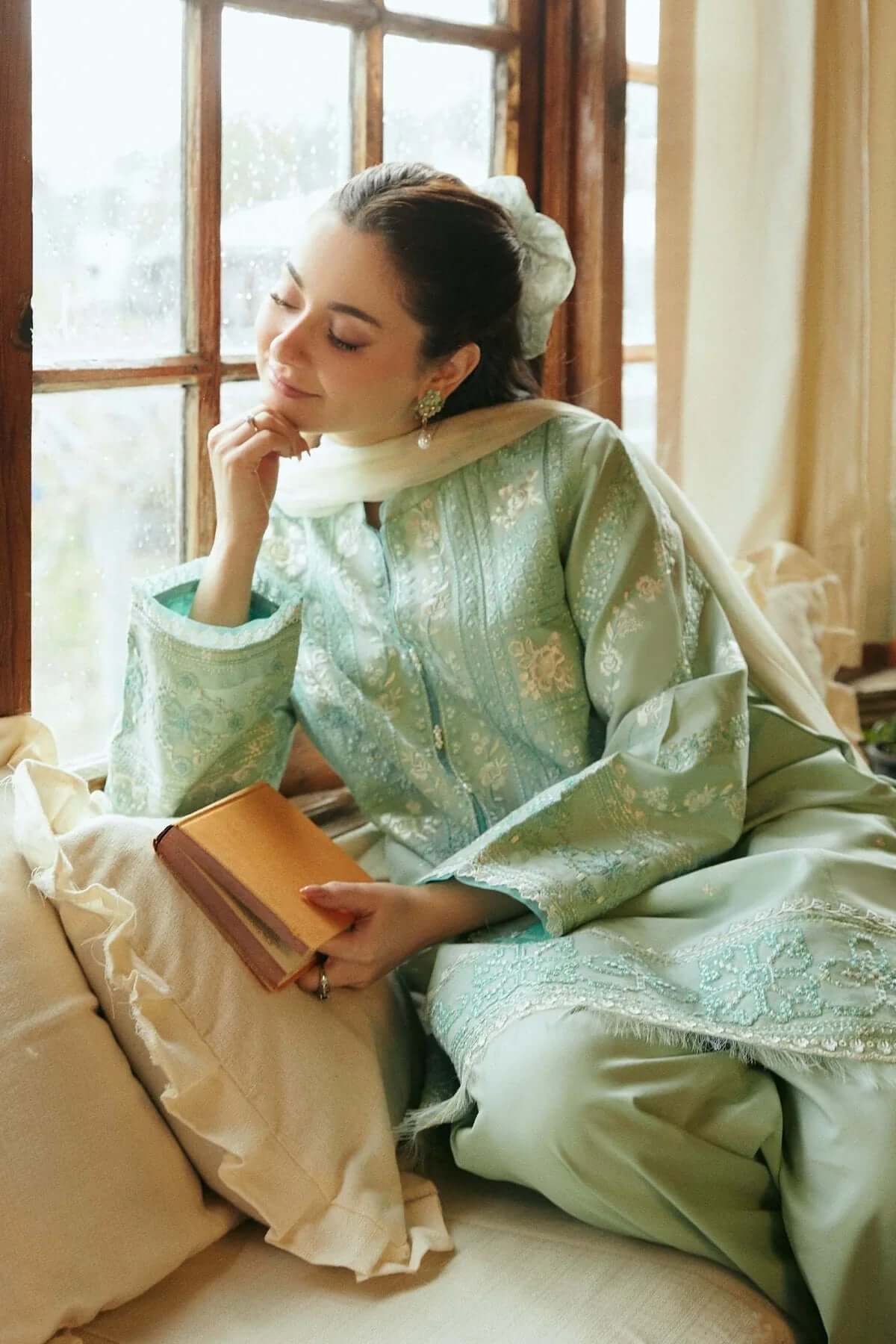 Unstitched 3 Piece Fully Embroidered Lawn Suit With Fine Printed Silk Dupatta