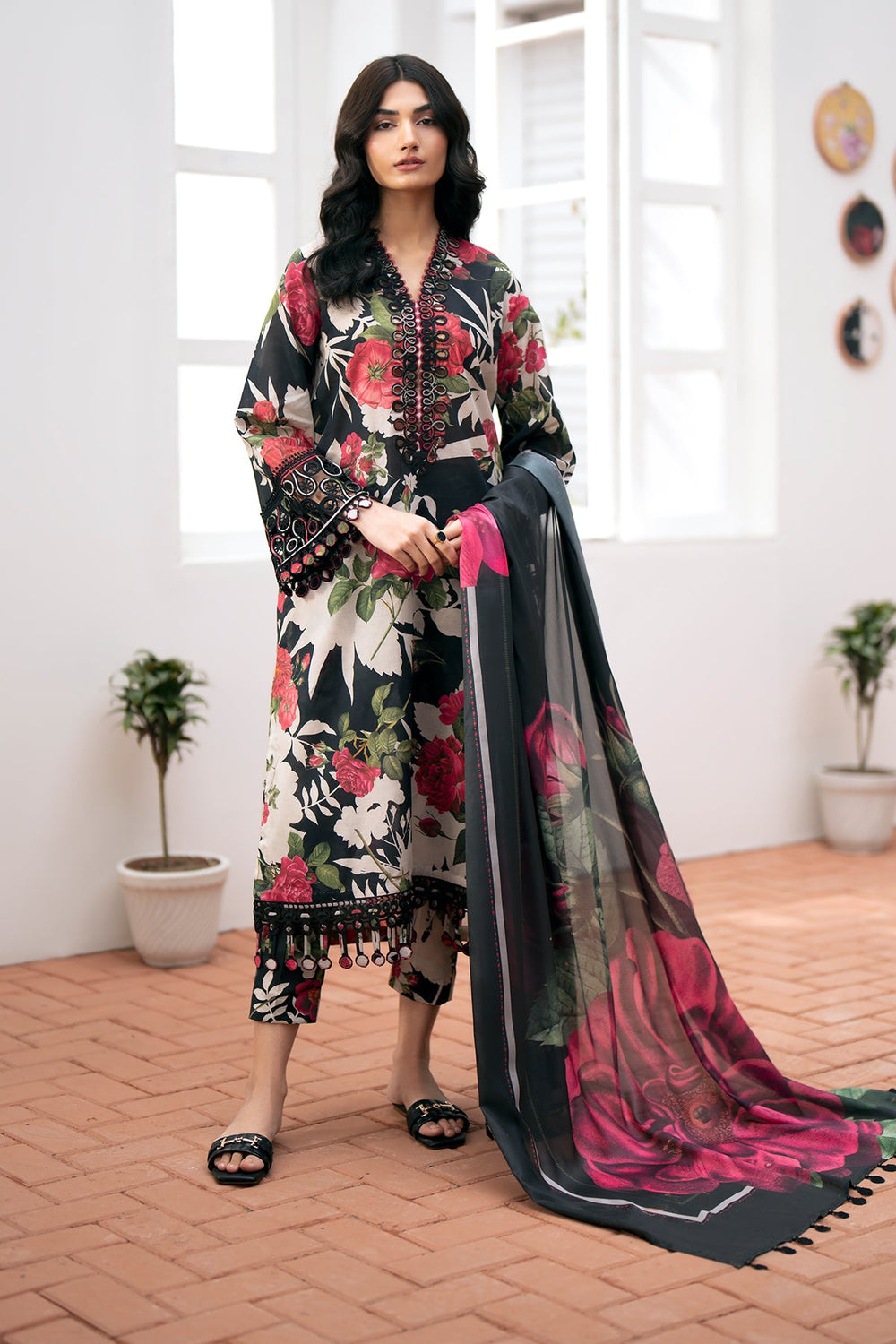 Unstitched 3 Piece Digital Printed Khaddar Suit With Printed Khaddar Dupatta