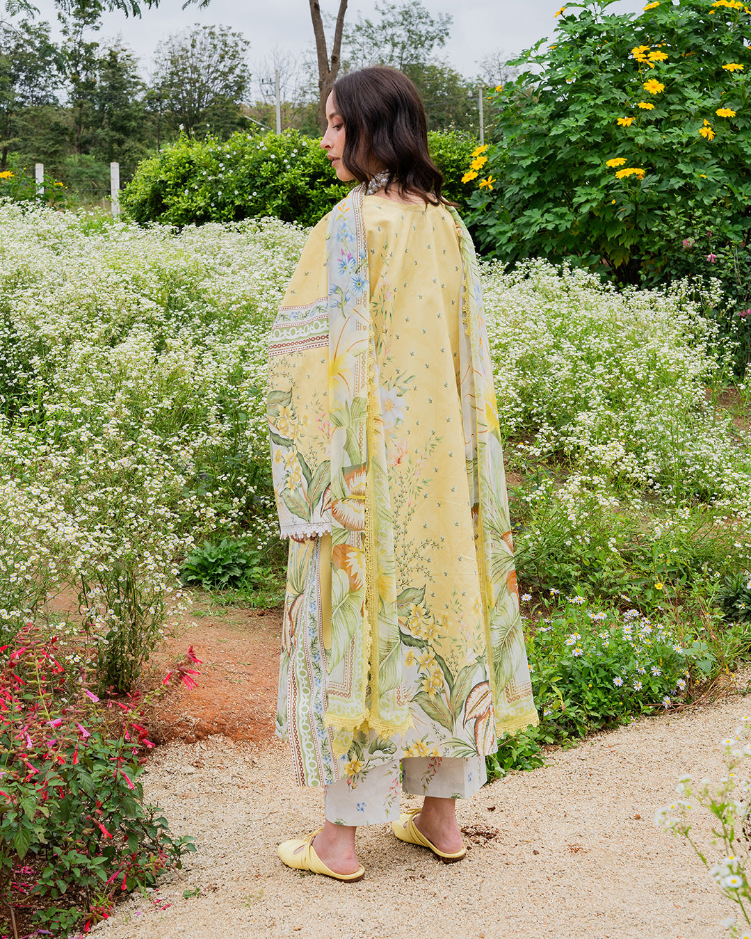 Unstitched 3 Pec Digital Printing & Embroidered Lawn Suit With Printed Lawn Dupatta
