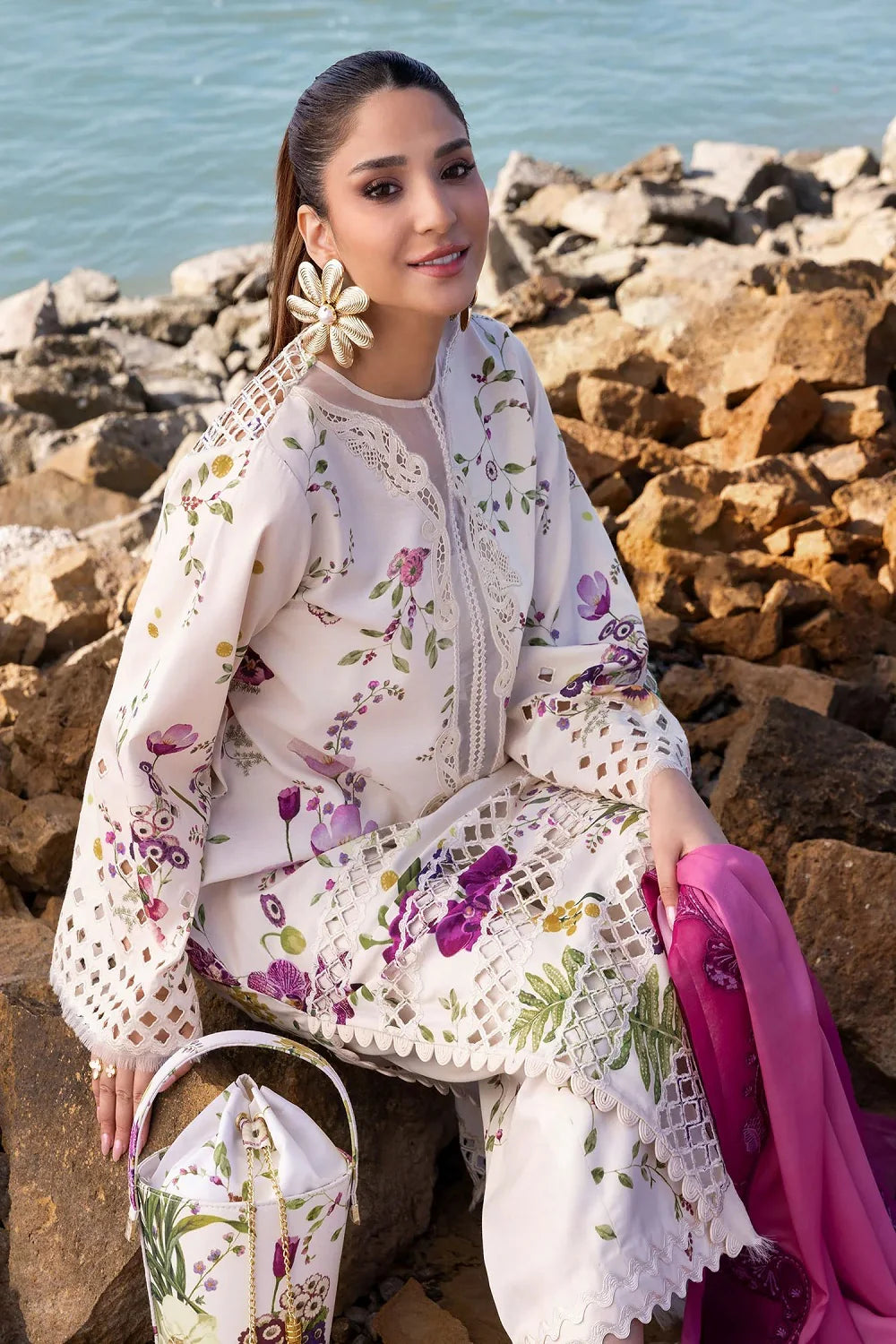 Unstitched 3 Piece Printed Lawn Febric With Embroidered Patch