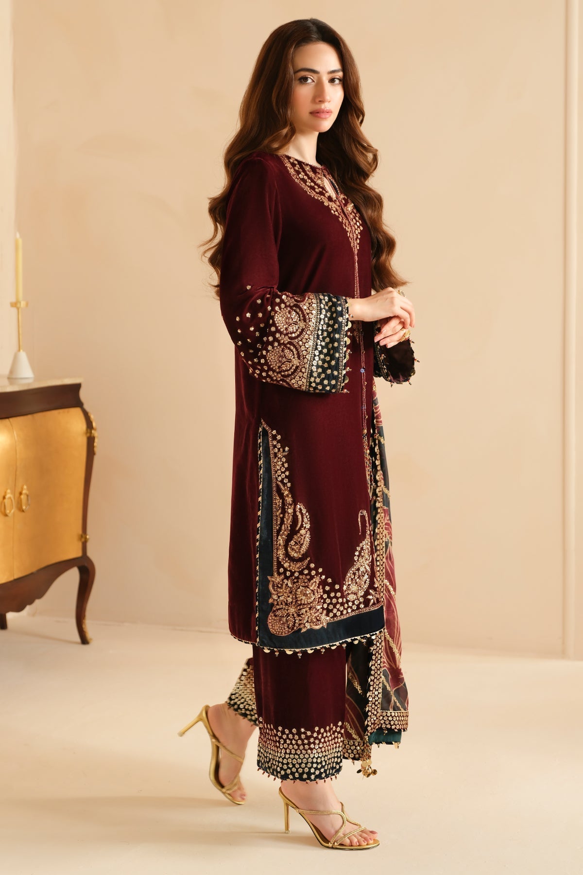 Unstitched 3 Piece Fully Embroidered Velvet Suit with Embroidered Organza Dupatta