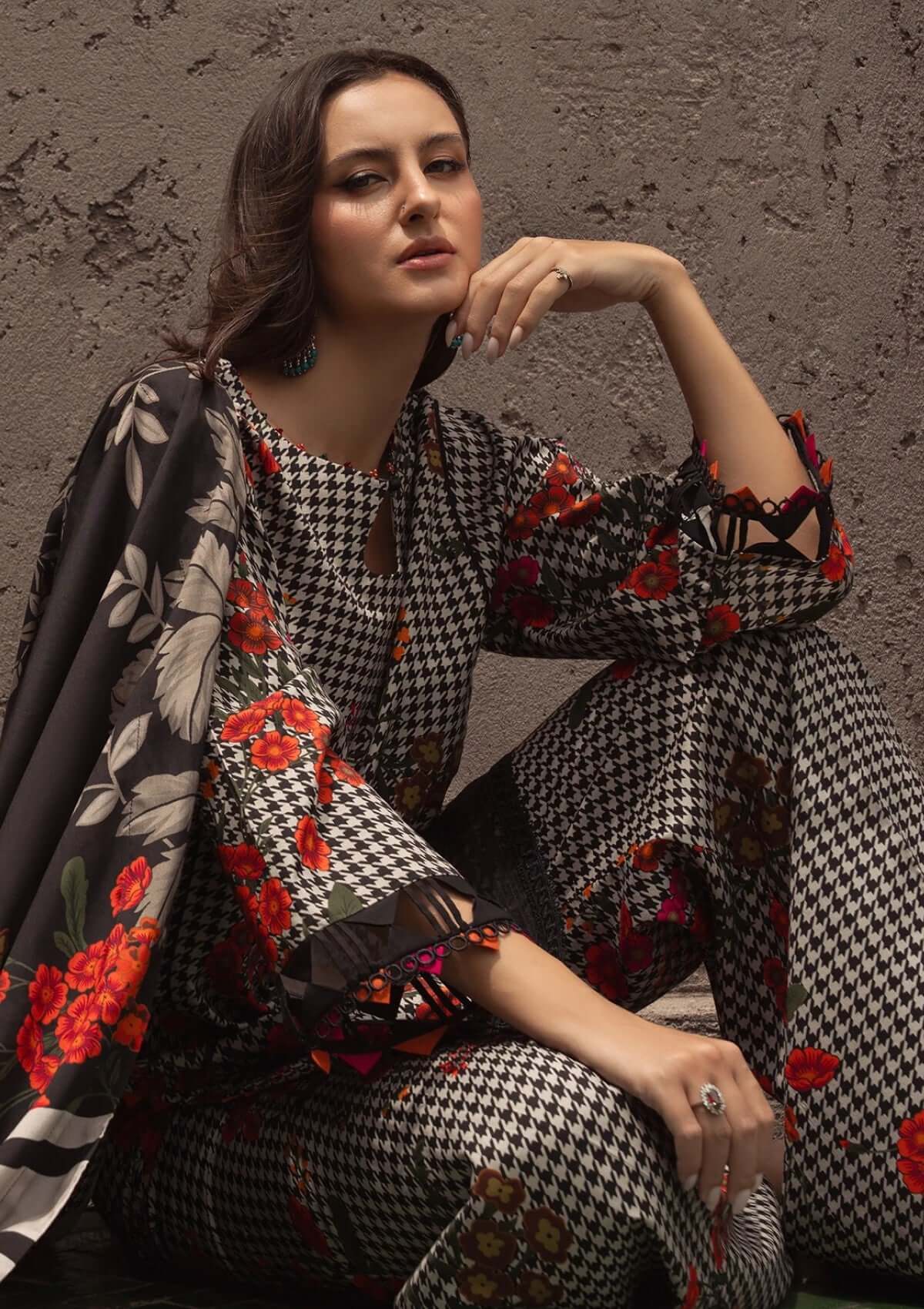Unstitched 3 Piece Digital Printed Khaddar Suit With Printed Khaddar Dupatta