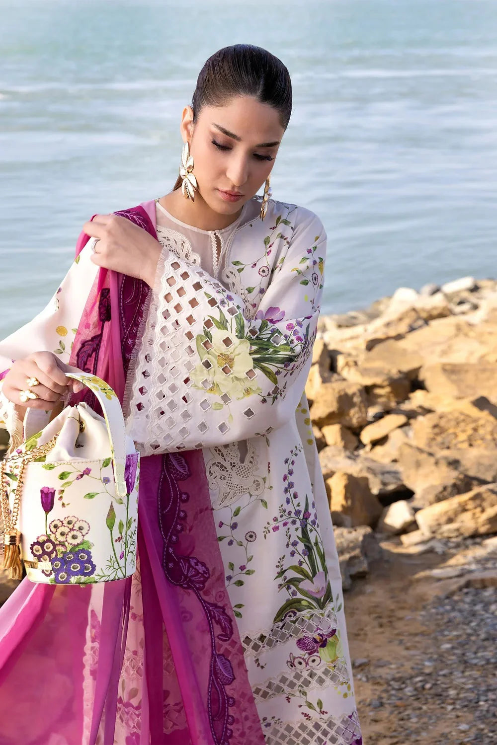 Unstitched 3 Piece Printed Lawn Febric With Embroidered Patch