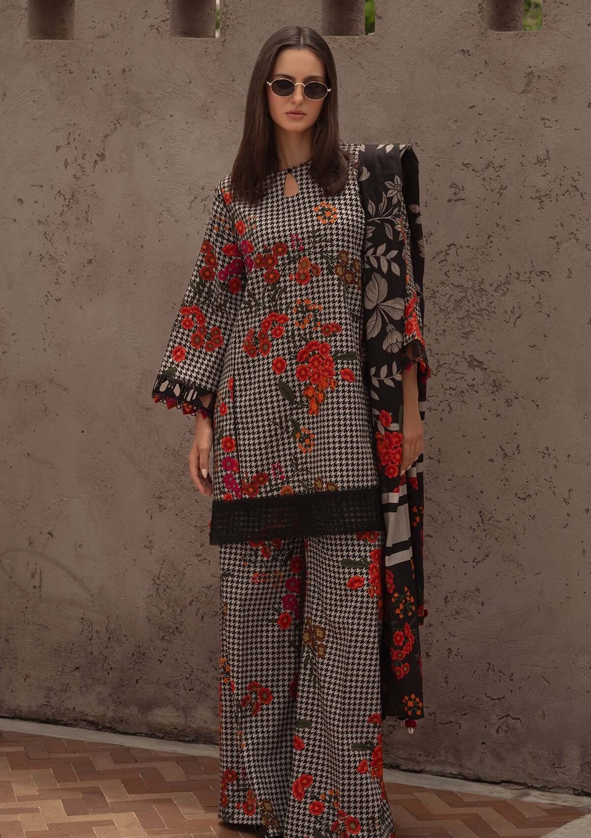 Unstitched 3 Piece Digital Printed Khaddar Suit With Printed Khaddar Dupatta