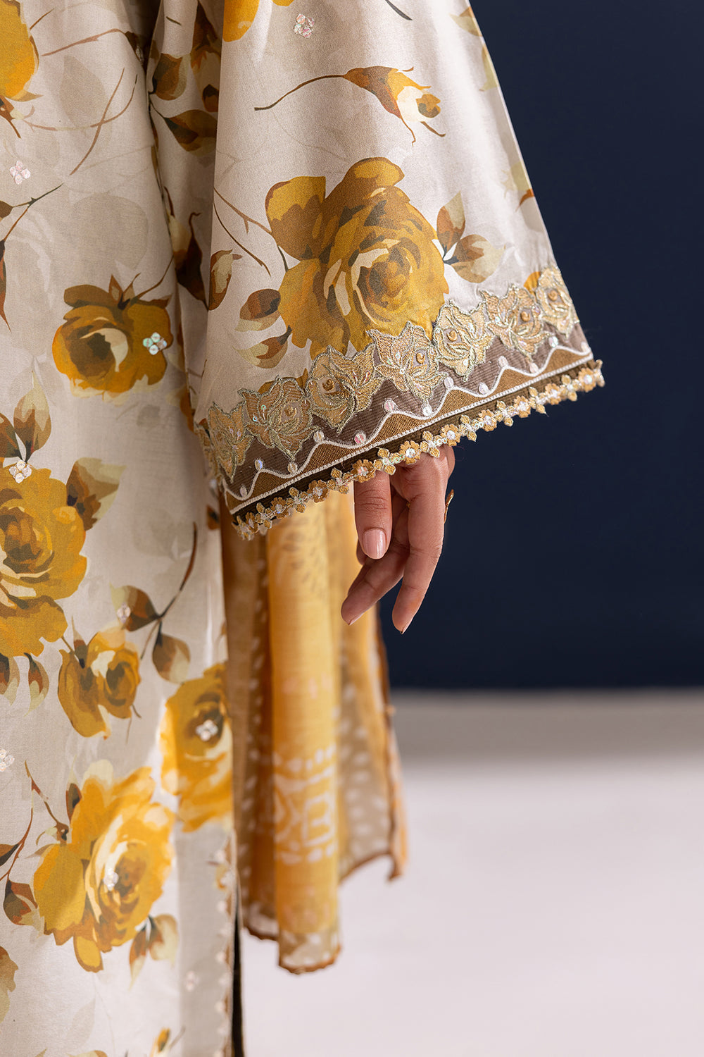 Unstitched 3 Pec Digital Printing & Embroidered Lawn Suit With Printed Lawn Dupatta