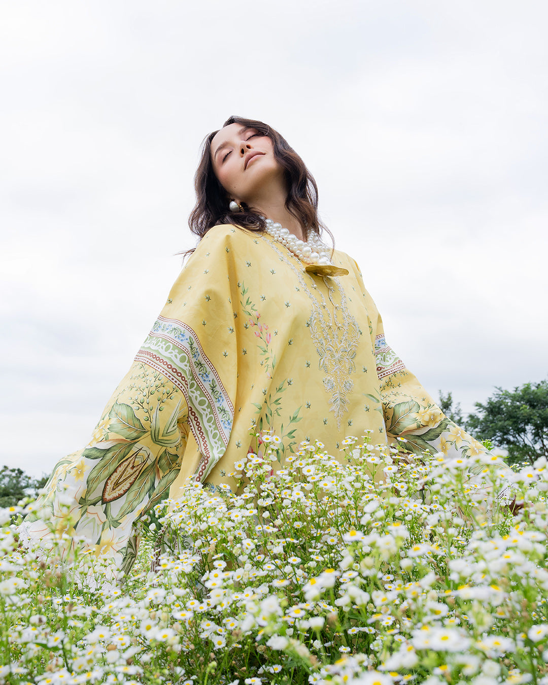 Unstitched 3 Pec Digital Printing & Embroidered Lawn Suit With Printed Lawn Dupatta